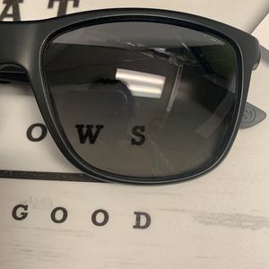 Brand new men’s Gucci 1047 sunglasses in black